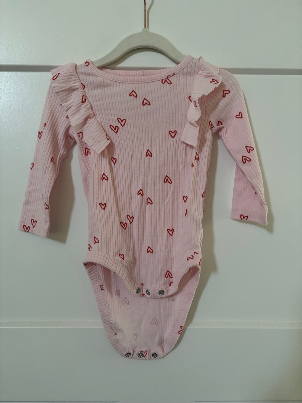 Cat & Jack Pink Heart-Print Ruffled Long-Sleeve One-Piece 6-9 Months